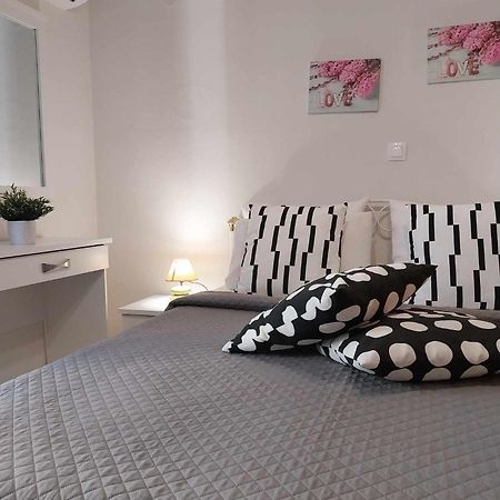Lilis Apt In Center With Sea View كارباثوس المظهر الخارجي الصورة